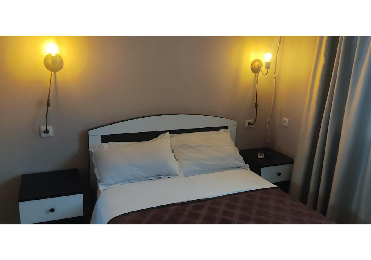 Hotel Lux ティビリシ エクステリア 写真