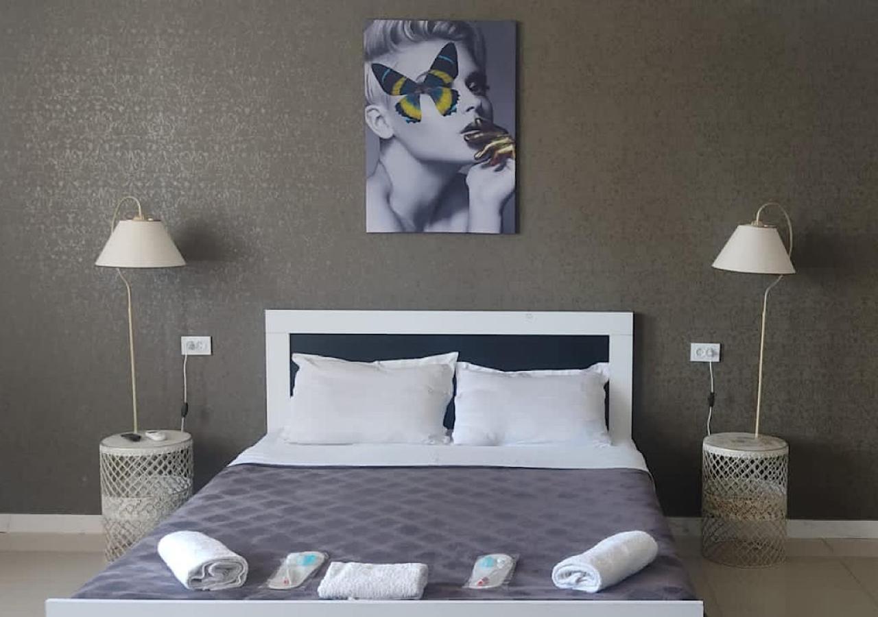 Hotel Lux ティビリシ エクステリア 写真