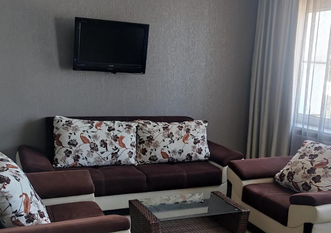 Hotel Lux ティビリシ エクステリア 写真